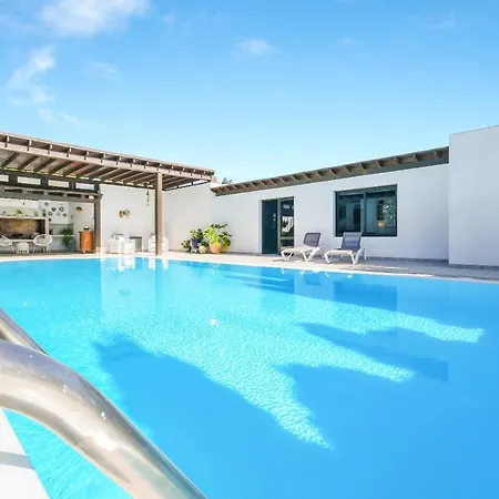 Nazoly Villa
